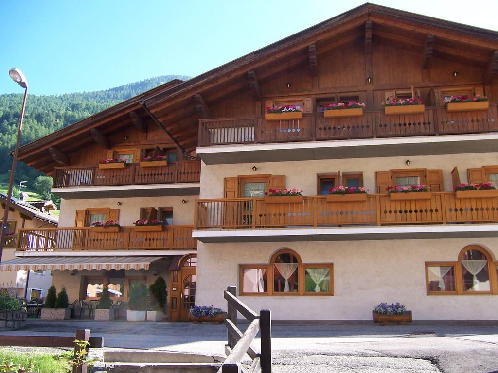 Alpen Hotel Rabbi Buitenkant foto